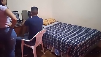 Mám Zakázáno Hrát Videohry Od Své Nevlastní Sestry: Tajné Setkání S Mou Nevlastní Sestrou, Když Je Naše Nevlastní Matka Poblíž, Téměř Chycená