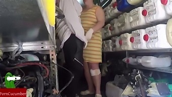 Seks Tempat Kerja Yang Direkodkan Secara Rahsia Dengan Pasangan Amatur Dan Blowjob