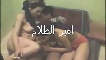 Duas Garotas Árabes Sexy Em Ação