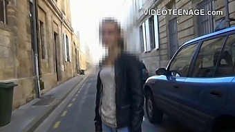 Аматьорски Европейски Тийнейджъри Се Прослушват За Първия Си Филм За Възрастни