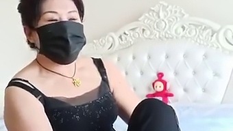 Older Asian Woman Seeks Sexual Encounter
