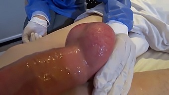 Exclusieve Video Van De Verrassingsontmoeting Van Een Japanse Dokter Met Een Patiënt In High Definition