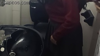 Hemmeligt Optaget Optagelser Af Studerende På Et College-Toilet!